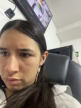 LilyRossi  online show from 15, 7, 2026