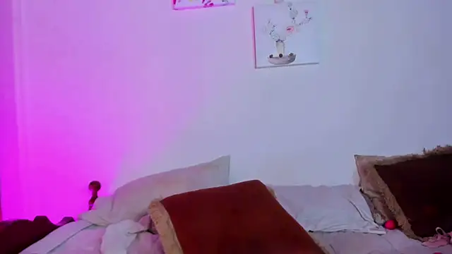 Arianna Moore online show from 25, 6, 2026