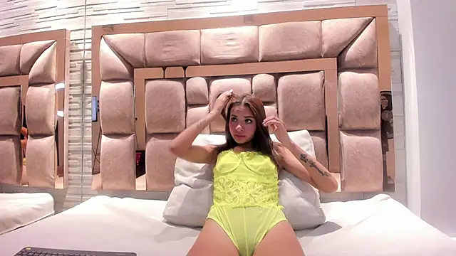 cristal oliver online show from 23, 3, 2026