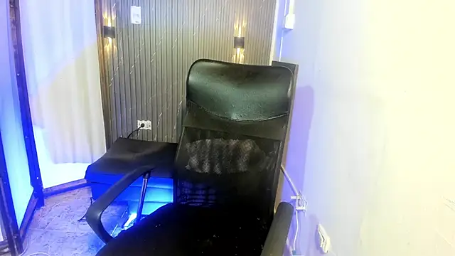 CharlotteKing8 online show from 17, 3, 2026