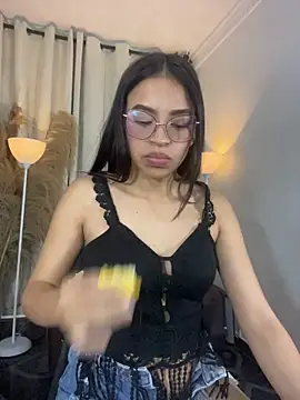 Maii Luna online show from 6, 7, 2026