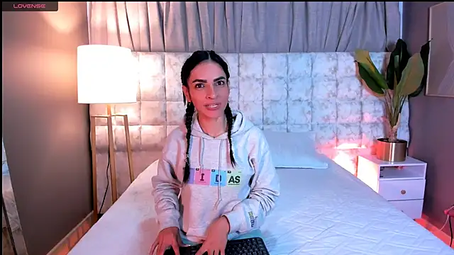 Samantha Velle online show from 29, 4, 2026