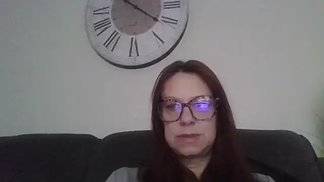 Snapshot of Cara-CurvyUK chatting on 5, 3, 2026 Cara-CurvyUK online show from 5, 3, 2026