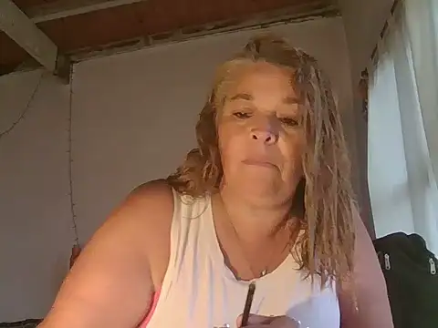 momismilf544 online show from 4, 4, 2026