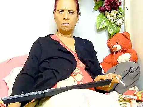 Hot queen58 online show from 27, 6, 2026