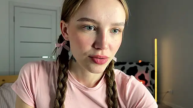 Snapshot of Lolatatee chatting on 8, 3, 2026 Lolatatee online show from 8, 3, 2026