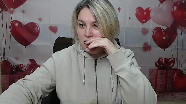 Snapshot of VickyRobins chatting on 6, 3, 2026 VickyRobins online show from 6, 3, 2026