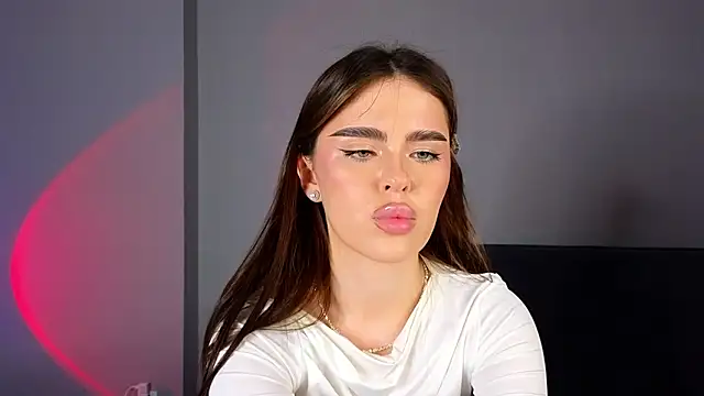 Snapshot of SheilaHigh chatting on 8, 3, 2026 SheilaHigh online show from 8, 3, 2026