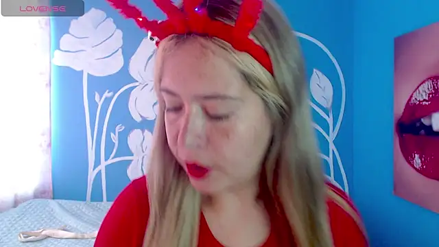 Snapshot of CamilleRouge chatting on 4, 3, 2026 CamilleRouge online show from 4, 3, 2026