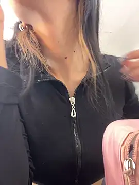 Snapshot of VioletaHills_ chatting on 4, 3, 2026 VioletaHills online show from 4, 3, 2026