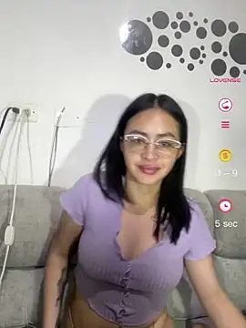 Snapshot of Anni_Rose chatting on 24, 4, 2026 Anni Rose online show from 24, 4, 2026
