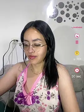 Snapshot of Anni_Rose chatting on 27, 4, 2026 Anni Rose online show from 27, 4, 2026