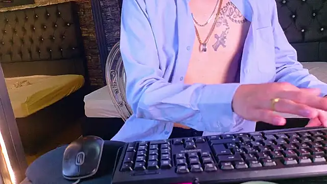 Snapshot of _Santi2 chatting on 8, 3, 2026 Santi2 online show from 8, 3, 2026