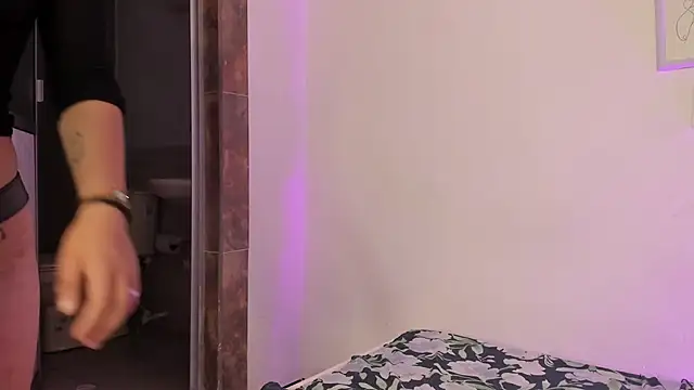 Snapshot of Charlotte_Melody chatting on 4, 3, 2026 Charlotte Melody online show from 4, 3, 2026