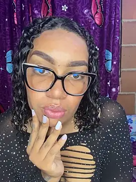 Snapshot of Piel_Canella chatting on 4, 3, 2026 Piel Canella online show from 4, 3, 2026