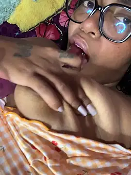 Snapshot of Piel_Canella chatting on 7, 3, 2026 Piel Canella online show from 7, 3, 2026