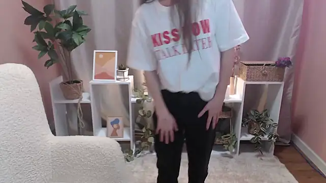 Snapshot of MistyBree chatting on 12, 3, 2026 MistyBree online show from 12, 3, 2026