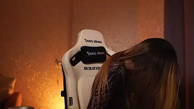 kissandtouch online show from 2, 3, 2026