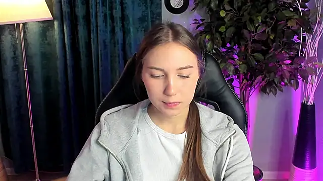 OliviaLang online show from 23, 3, 2026