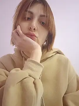 Snapshot of EllaSolar chatting on 5, 3, 2026 EllaSolar online show from 5, 3, 2026