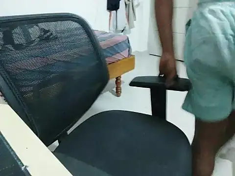 Snapshot of kratosTheHunk chatting on 12, 5, 2026 kratosTheHunk online show from 12, 5, 2026