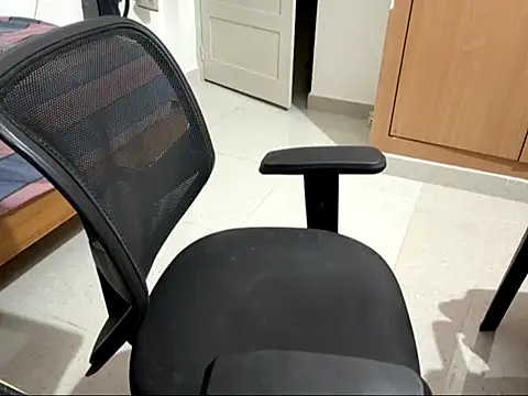 Snapshot of kratosTheHunk chatting on 28, 5, 2026 kratosTheHunk online show from 28, 5, 2026