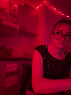 Claraaaaa06 online show from 7, 4, 2026