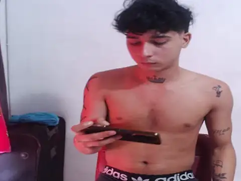 Snapshot of Alejo_bigdick21 chatting on 5, 3, 2026 Alejo bigdick21 online show from 5, 3, 2026