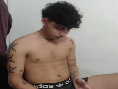 Snapshot of Alejo_bigdick21 chatting on 8, 3, 2026 Alejo bigdick21 online show from 8, 3, 2026