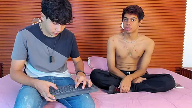 Snapshot of peakk_twiinns chatting on 13, 3, 2026 peakk twiinns online show from 13, 3, 2026