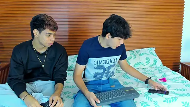 Snapshot of peakk_twiinns chatting on 21, 3, 2026 peakk twiinns online show from 21, 3, 2026