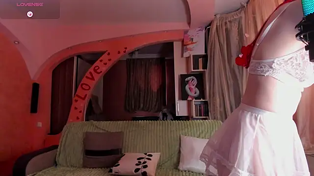 Luna Reid online show from 8, 5, 2026
