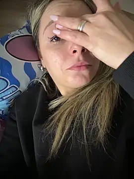 Snapshot of diavola_bionda chatting on 28, 3, 2026 diavola bionda online show from 28, 3, 2026