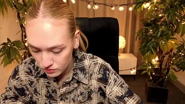 Snapshot of JenniferCamprell chatting on 25, 3, 2026 JenniferCamprell online show from 25, 3, 2026