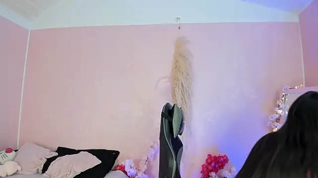 Emily Roussee online show from 22, 7, 2026