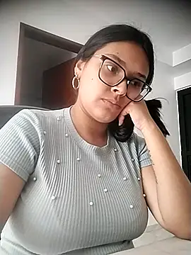 pregnant kitten01 online show from 20, 3, 2026