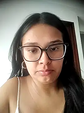 pregnant kitten01 online show from 24, 3, 2026