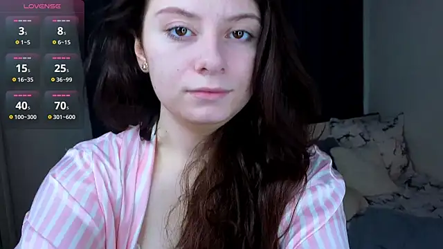 BreannaBuczak online show from 15, 4, 2026