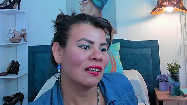 Snapshot of KiaraXMilf chatting on 5, 3, 2026 KiaraXMilf online show from 5, 3, 2026