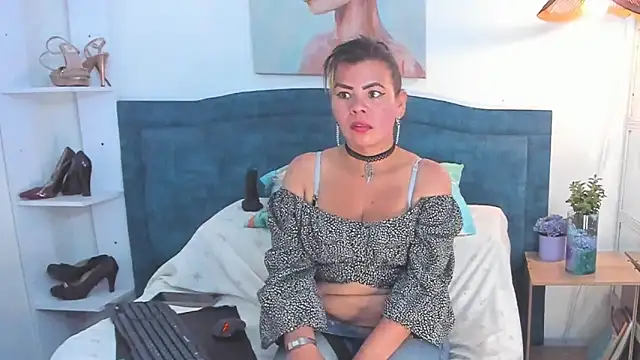 Snapshot of KiaraXMilf chatting on 6, 3, 2026 KiaraXMilf online show from 6, 3, 2026