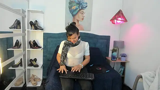 Snapshot of KiaraXMilf chatting on 22, 3, 2026 KiaraXMilf online show from 22, 3, 2026