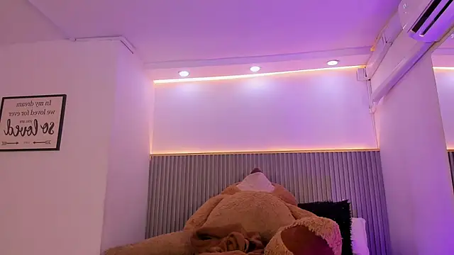 Snapshot of ashvalentine_ chatting on 5, 8, 2026 ashvalentine online show from 5, 8, 2026