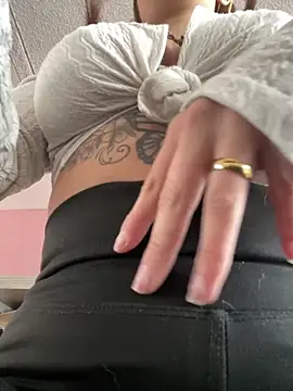 Baby Pink Love online show from 1, 5, 2026