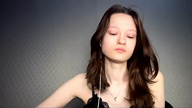 Snapshot of HousedMud chatting on 8, 3, 2026 HousedMud online show from 8, 3, 2026