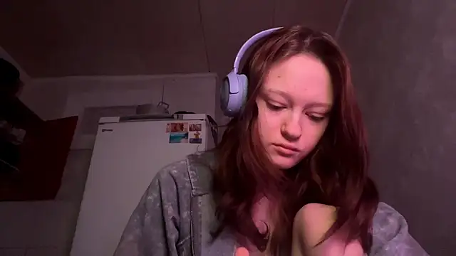 Snapshot of HousedMud chatting on 12, 3, 2026 HousedMud online show from 12, 3, 2026