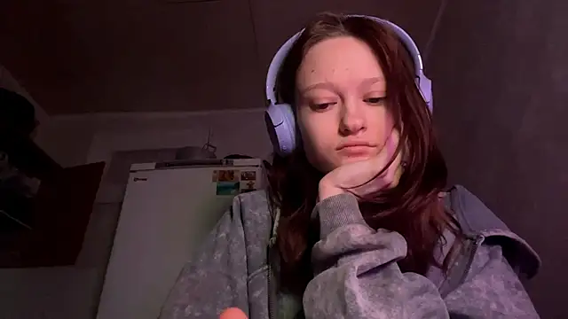 Snapshot of HousedMud chatting on 13, 3, 2026 HousedMud online show from 13, 3, 2026