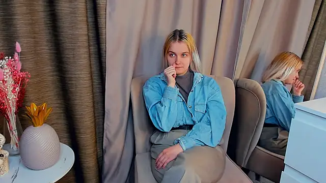 Snapshot of AveIinaStromain chatting on 5, 3, 2026 AveIinaStromain online show from 5, 3, 2026