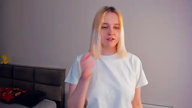 Snapshot of AveIinaStromain chatting on 18, 3, 2026 AveIinaStromain online show from 18, 3, 2026