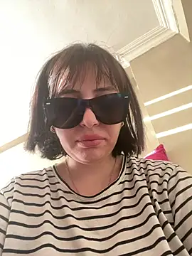 Snapshot of edeece chatting on 4, 3, 2026 edeece online show from 4, 3, 2026