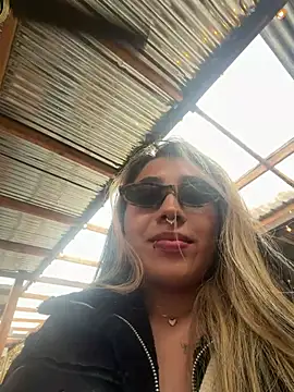 ManuelaVeeleez online show from 2, 5, 2026
